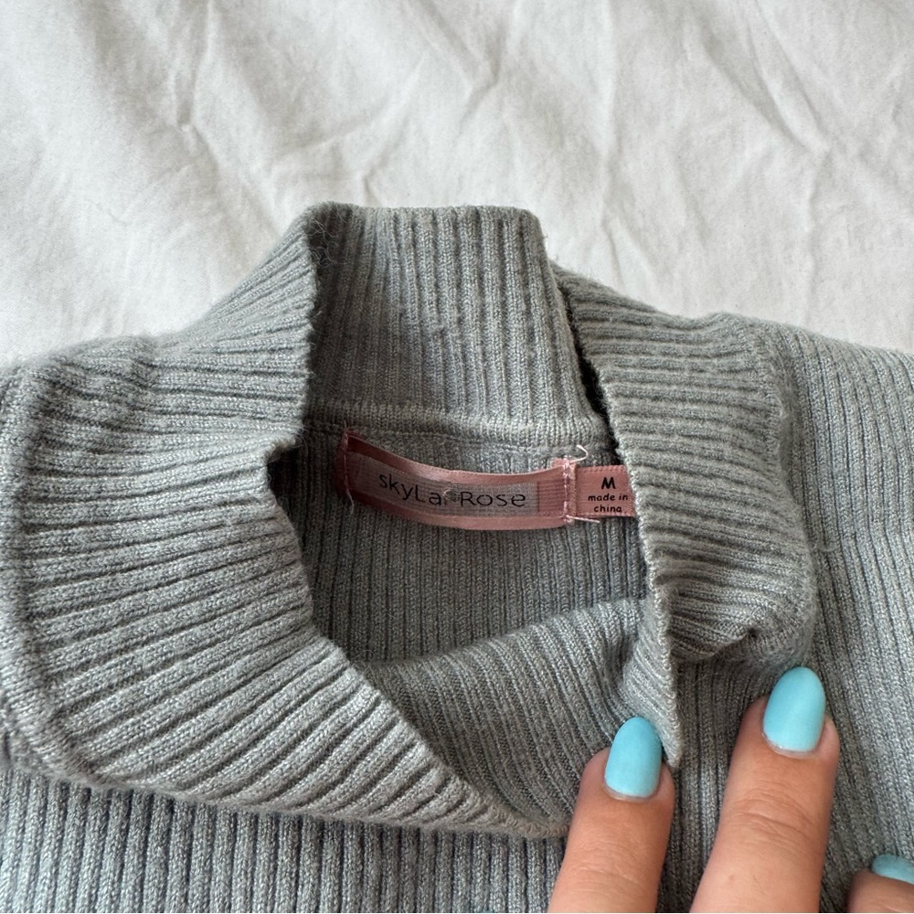 Gray/blue Ribbed Fitted Sweater - Picture 2 of 3